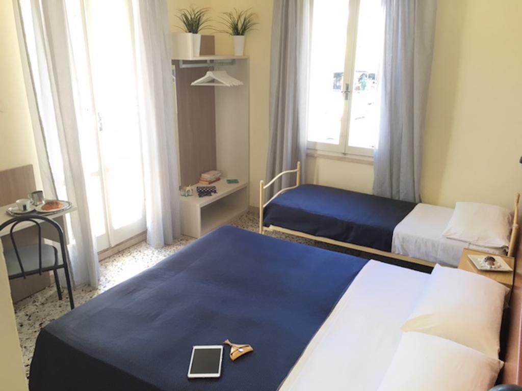 Hotel Byron Solo Per Giovani Riccione Exterior photo